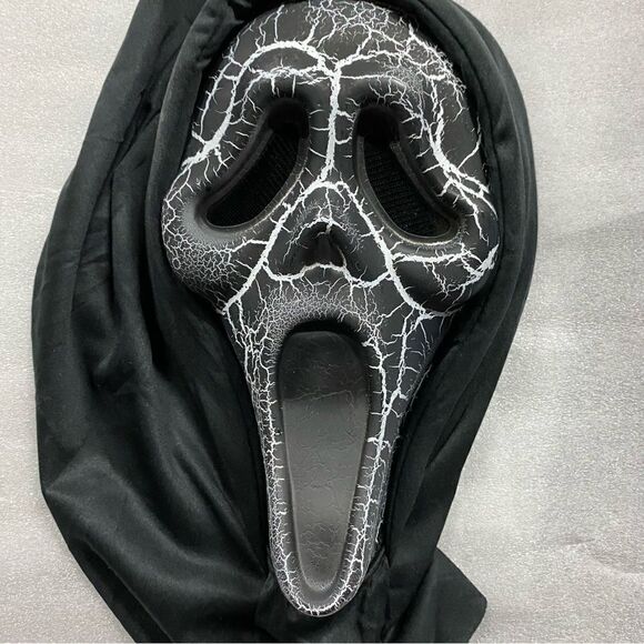 Scream 4 EERIE EMBERS SMOLDERING Ghost Face Mask Fun World 2015 RARE! - Picture 2 of 7